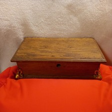 Alte Holzschatulle mit Messingfüßchen Schatzkiste Holz 