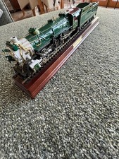 Modell-Dampflok mit Tender