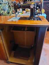 Antiker Nähmaschinenschrank