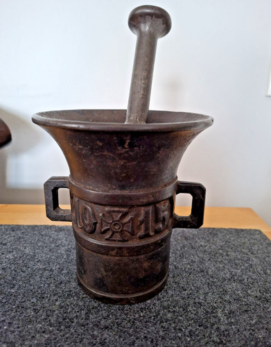 Schöner historischer mörser - historischer,