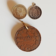 Münz-Anhänger / Anstecknadel Norwegen - 12 Skilling 1852, 50 Öre 1893, 4 Sk 1855