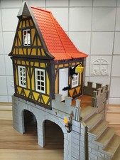 Schönes Fachwerkhaus gelb