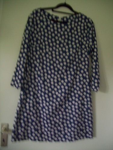 Modisches kleid mit weißen - kleid,
