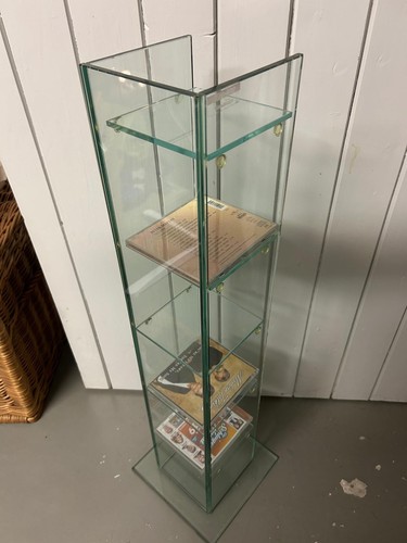 Turm aus glas - aus,