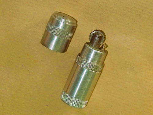 Altes alu sturmfeuerzeug - alu,