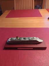 Schiffsmodell Costa Fascinosa auf Sockel Kreuzfahrtschiff