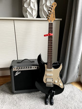 Yamaha Pacifica E-Gitarre Schwarz/Weiß. Mit 25 Watt Verstärker,Kabel,Stand