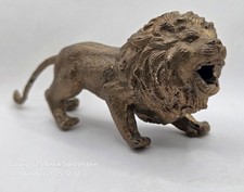 Messing Objekte ; Wilder Löwe