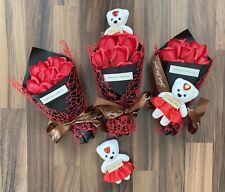 Rosenstrauß mit Bär Teddy dazu Geburtstag Jahrestag Weihnachtsgeschenk Muttertag