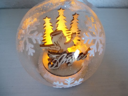 Beleuchtete schneekugel mit - beleuchtete,