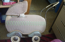 Puppenwagen aus Rattan