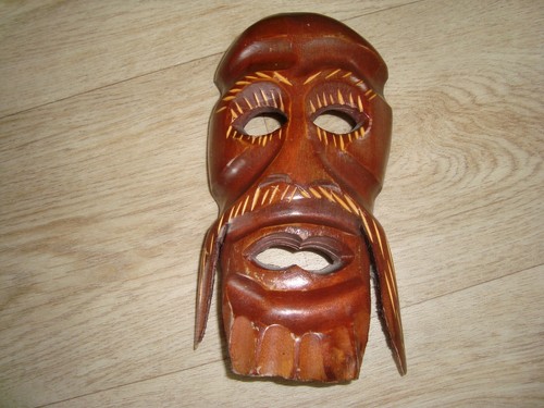 Skulptur aus tropenholz - aus,