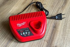 Milwaukee Schnellladegerät 12