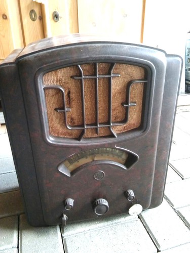Schönes altes röhrenradio - altes,