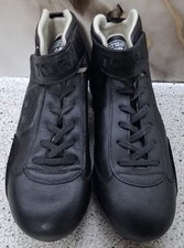 Toora Rennschuhe entsprechen