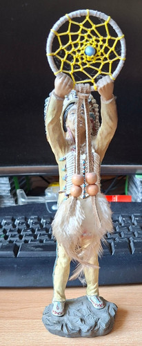Indianerfigur mit traumfänger - indianerfigur,