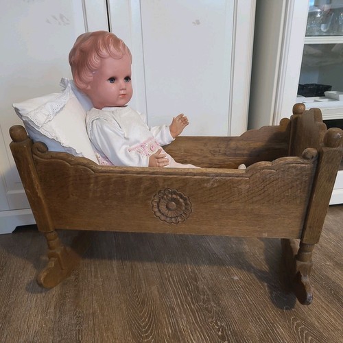 Große alte puppenwiege - große,