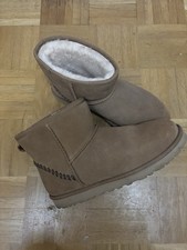 ***UGG Stiefel Neu- ungetragen in Braun, Gr. 42*****