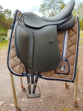Dressursattel 18 Zoll Marke Gerloc "Genius" Monoblatt