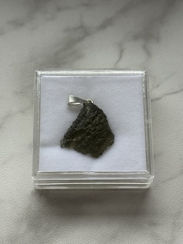Natürlicher moldavit rohstein - natürlicher,