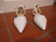 Weiße Brautschuhe