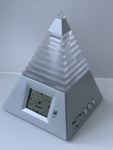 Vintage pyramide lcd - vintage,