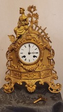 Antik feuervergoldete Kaminuhr