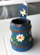 kleines Fass aus Holz zur Dekoration – es ist aus den 70er Jahren und Handgefert