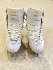 Jackson Freestyle Eiskunstlauf Schlittschuhe Größe 1,5 mit Kind (ca. UK 12) 