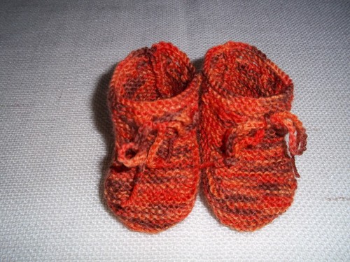 Handgestrickte babyschuhe - handgestrickte,