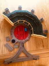 Tidmouth Schuppen, RAR Mattel rote Drehscheibe und 5 Schuppen Thomas Trackmaster, 2009