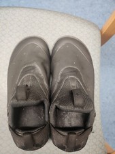 Arbeitsschuhe von NIKE Für die Pflege