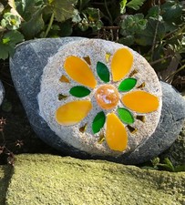 Mosaik auf Naturstein Blume