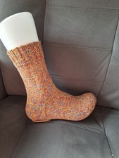 Selbst gestrickte Wollsocken