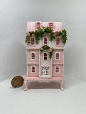 Puppenhaus 12. Maßstab oder