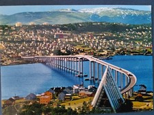 Tromso, Nordkap - Blick auf die Stadt mit Brücke und Eismeerkirche