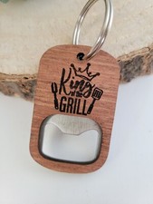 Holz Grill Anhänger | Männer Geschenk | Holz Flaschenöffner | King of the Grill