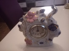 süße kleine Standuhr aus