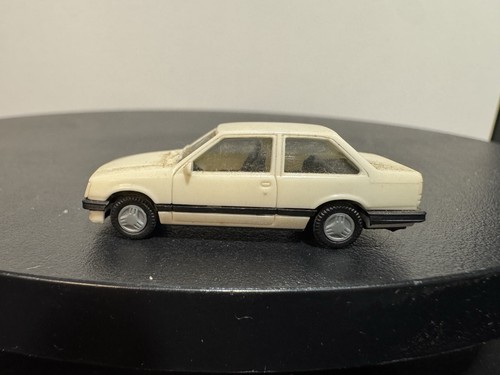 Opel corsa stufenheck - opel, tr