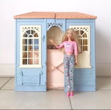 Vintage Barbie Haus mit Küche und Schlafzimmer + Barbie