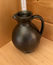 kleiner anthrazit farbener