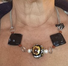 KURZE HALSKETTE mit Onyx und Holz handbemalt, Original Halskette