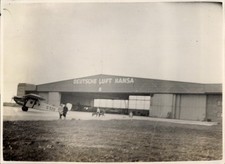 Foto Flughafen Hamburg 1929, Hangar Deutsche Luft-Hansa,... - 11442649