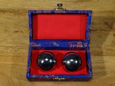 Chinesische Klangkugeln, Qi-Gong Kugeln, verchromt 4 cm, im Brokatkästchen
