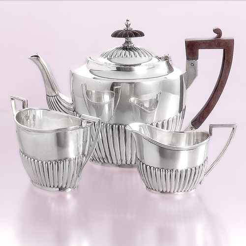 Teeskanne mit milch - teeskanne,