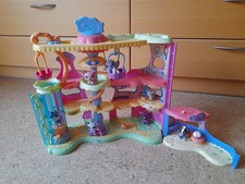 Littlest Pet Shop - Kindergarten - Spielhaus + Kuchenshop mit Funktion + 5 Tiere
