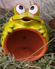 Keramik Futterstation Frosch 16x13cm Gartenstecker Dekoration Handarbeit Figur