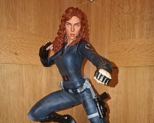 Marvel mcu black widow statue - black,