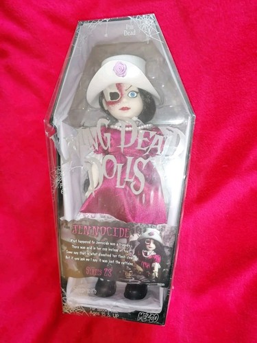 Living dead dolls - living,