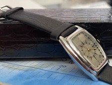 Lorus Damenuhr Hübsch Tonneau Lederband Zifferblatt Kompass-Design Retro 